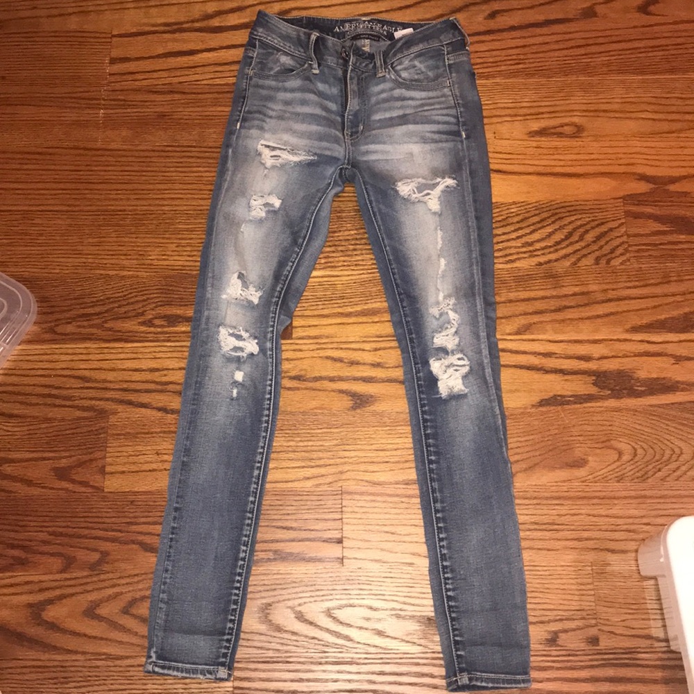 Ripped high waist jeans